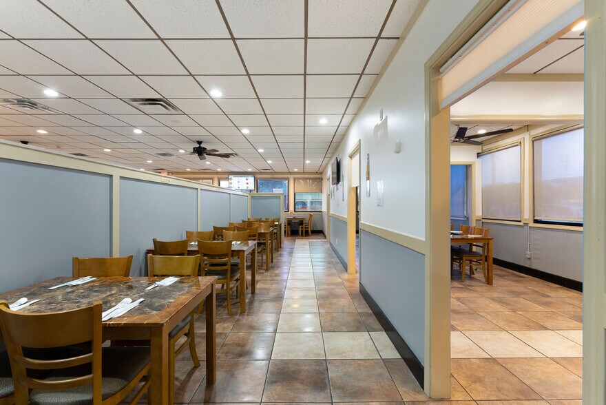 More Photos Of 140 E Felton Rd, Cartersville Restaurant For Sale