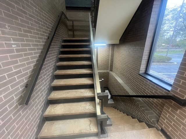 More Photos Of 660 N University Blvd, Middletown Office For Sale