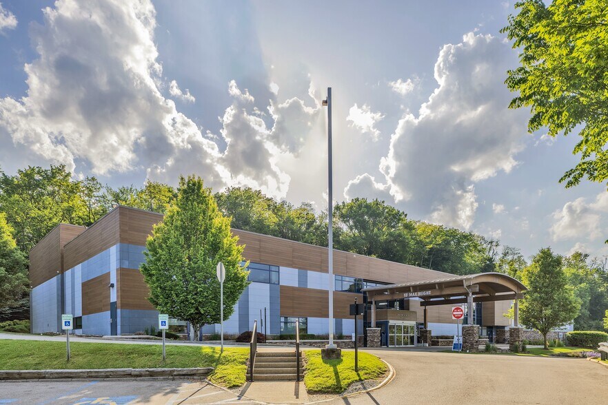 More Photos Of 310 Rodi Rd, Pittsburgh Medical For Sale