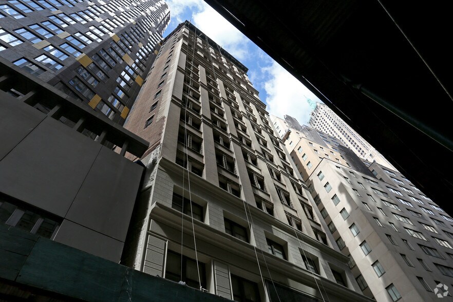 More Photos Of 40 Exchange Pl, New York Office For Lease