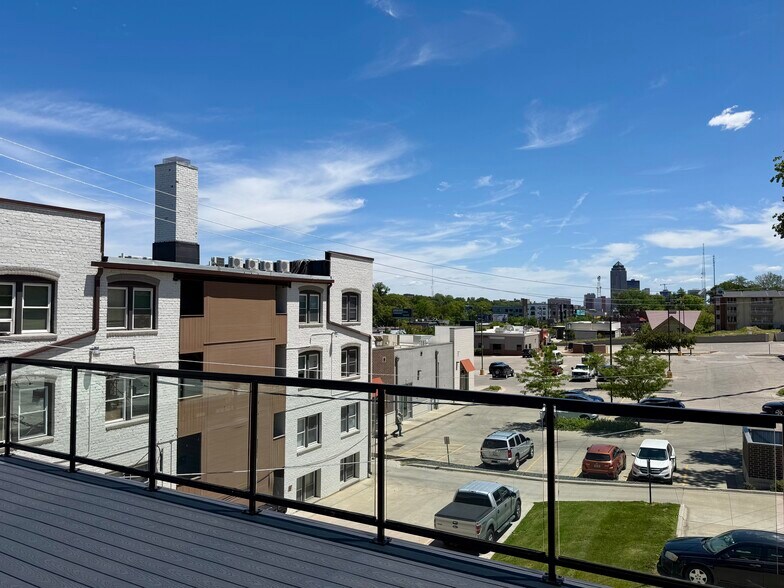 More Photos Of 515 28th St, Des Moines Storefront For Lease