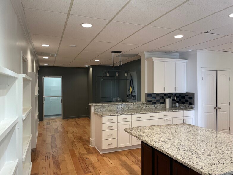 More Photos Of 803 Mount Moriah Rd, Memphis Office For Lease