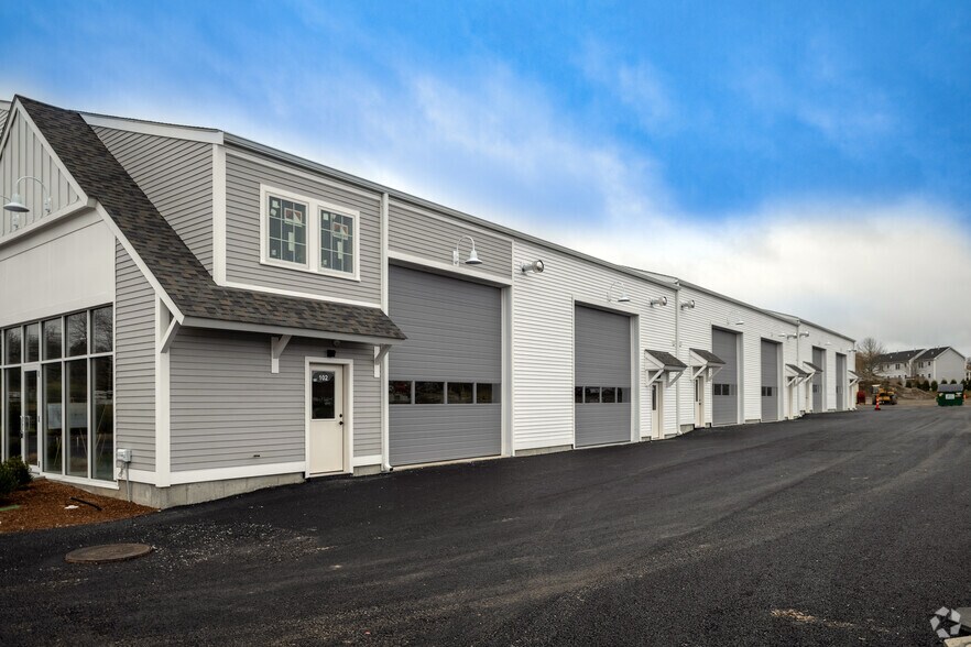 More Photos Of 300 Coddington Hwy, Middletown Warehouse For Lease