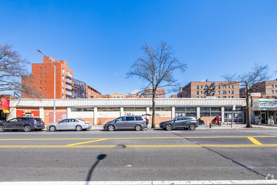 More Photos Of 4415 Kissena Blvd, Flushing Drugstore For Lease