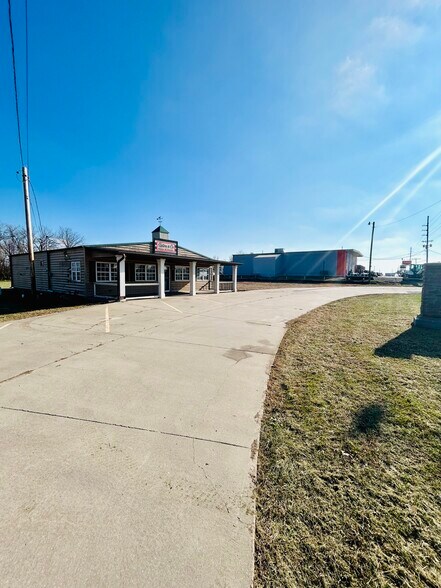 More Photos Of 3805 S Limit Ave, Sedalia General Retail For Lease