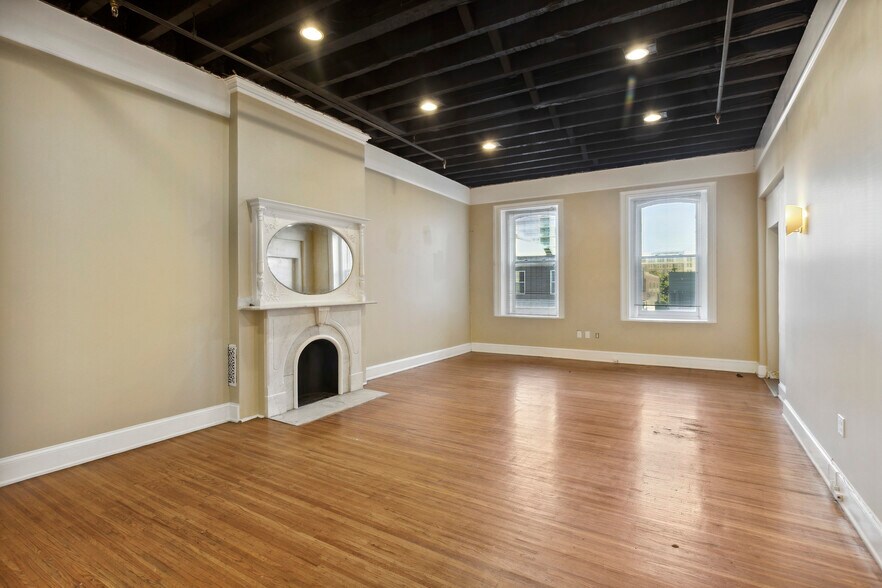 More Photos Of 2112 Walnut St, Philadelphia Office Residential For Sale