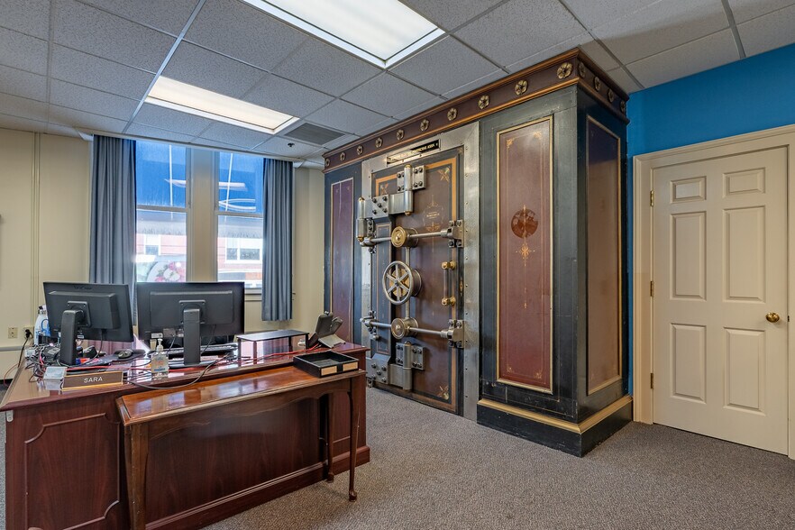 More Photos Of 66 Main St, Ellsworth Office Residential For Sale