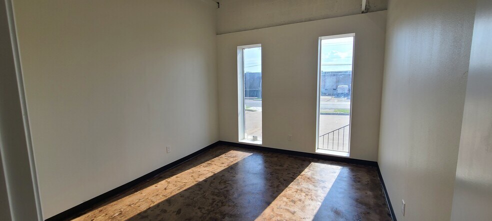 More Photos Of 9822 Monroe Dr, Dallas Manufacturing For Sale