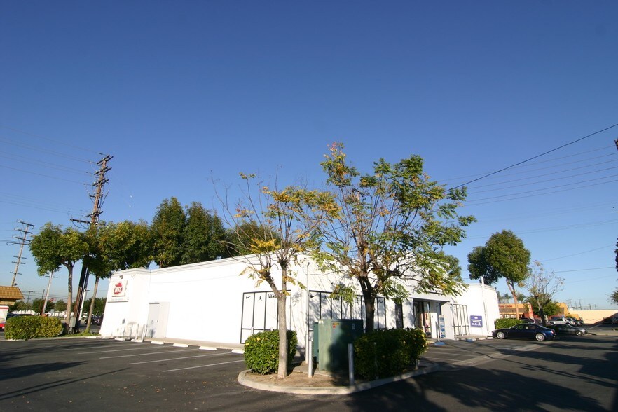 More Photos Of 5365 Cherry Ave, Long Beach Freestanding For Sale