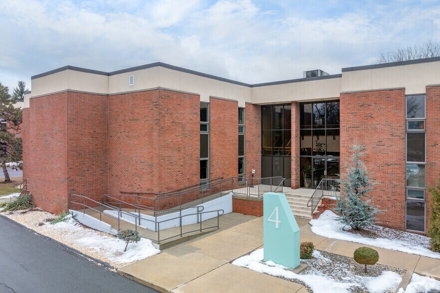 More Photos Of 4 Park Plz, Wyomissing Office For Sale