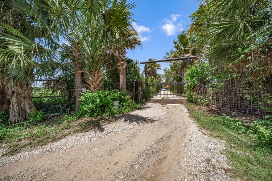 More Photos Of 1551 N Windy Knoll Dr, Devine Land For Sale