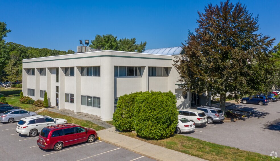More Photos Of 49 State Rd, Dartmouth Medical For Lease