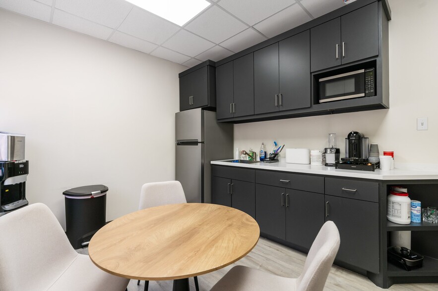 More Photos Of 255 Ed English Dr, Shenandoah Medical For Sale