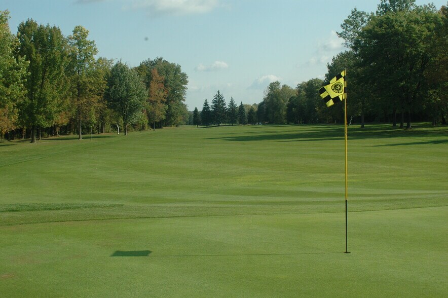 More Photos Of 8623 Lake Rd, Oneida Sports And Entertainment For Sale