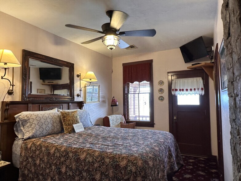 More Photos Of 541 Main St, Jerome Hotel For Sale