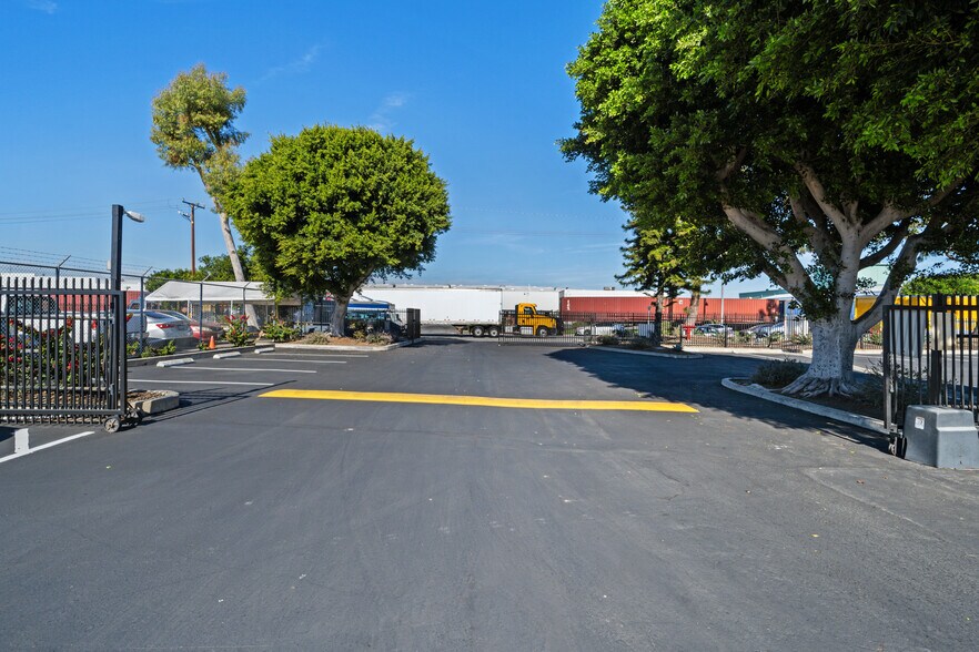 More Photos Of 2850 E El Presidio St, Long Beach Industrial For Sale