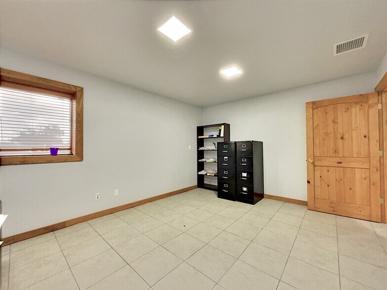 More Photos Of 201 Houston St, George West Warehouse For Lease