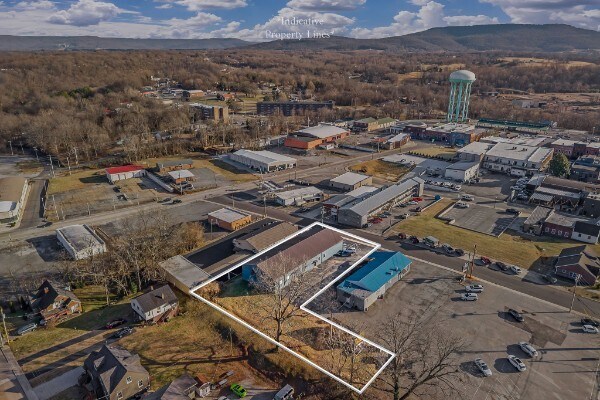 More Photos Of 107 Lyon St, McMinnville Office For Sale