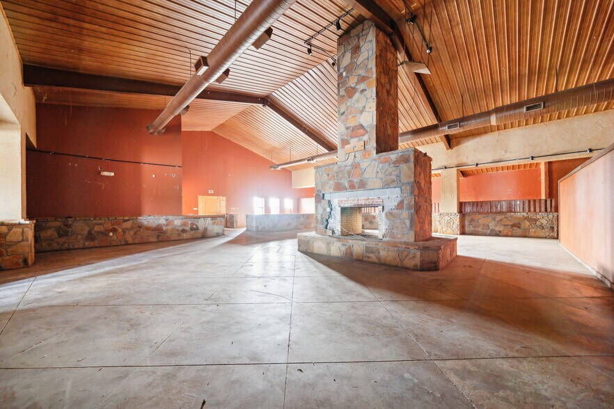 More Photos Of 410 S Interstate 35, Pearsall Storefront Retail Office For Lease