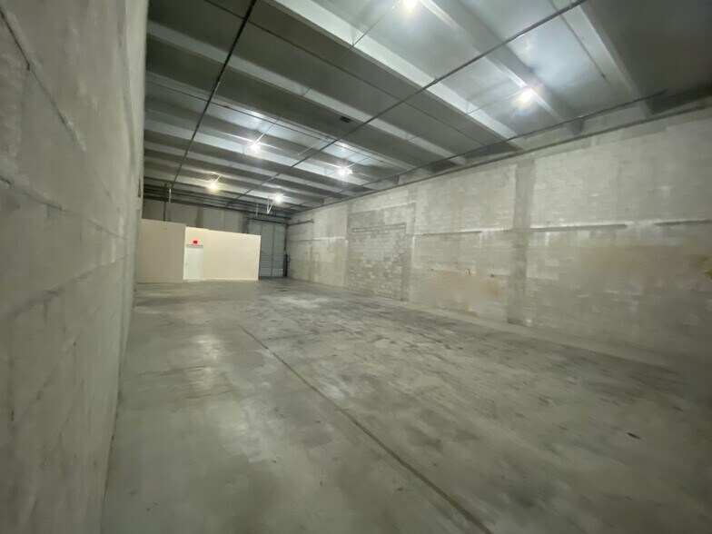 More Photos Of 8252-8278 NW 70th St, Miami Warehouse For Lease