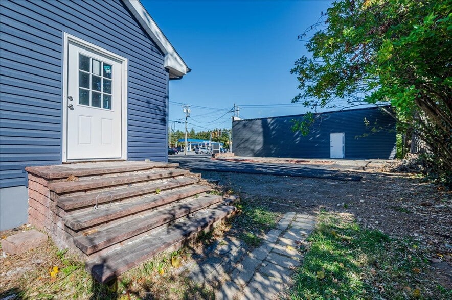 More Photos Of 304 Larkfield Rd, East Northport Freestanding For Sale