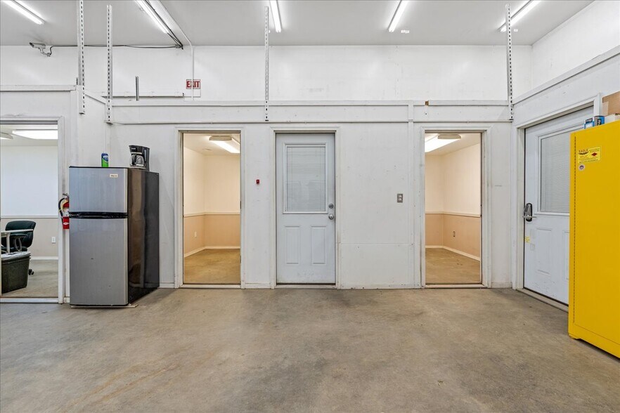 More Photos Of 980 Deere St, Fairbanks Warehouse For Sale