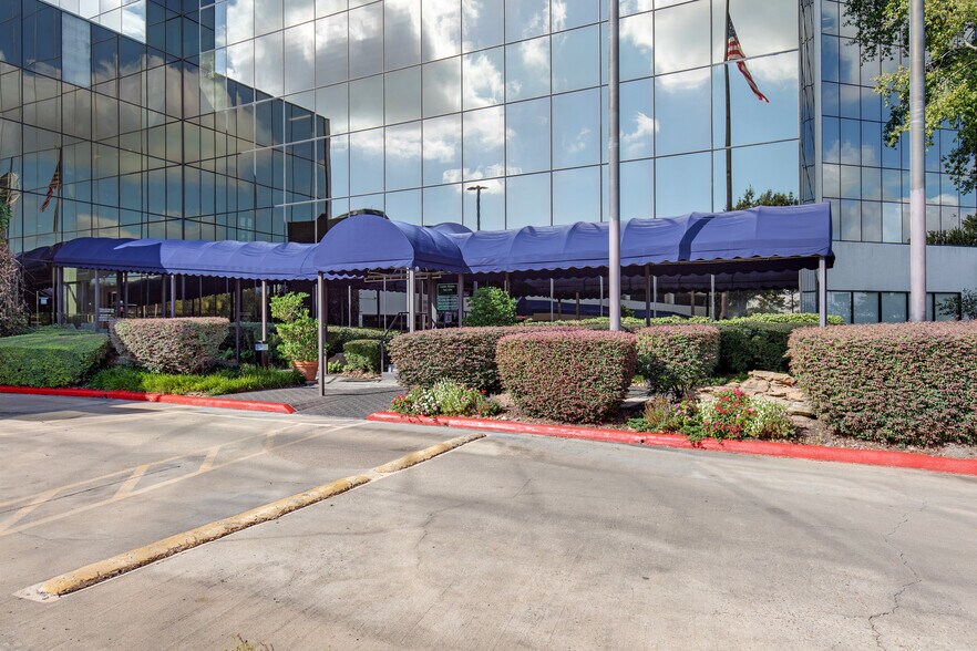 More Photos Of 2909 Hillcroft Ave, Houston Office For Sale