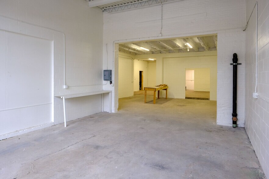 More Photos Of 408 W Main St, Benton Harbor Freestanding For Lease