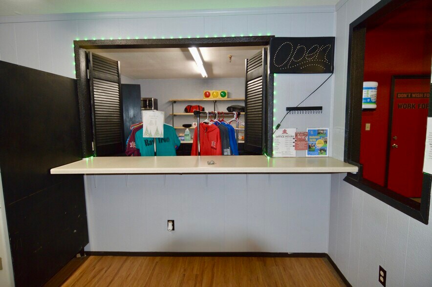 More Photos Of 1300 S Bolton St, Jacksonville Warehouse For Sale