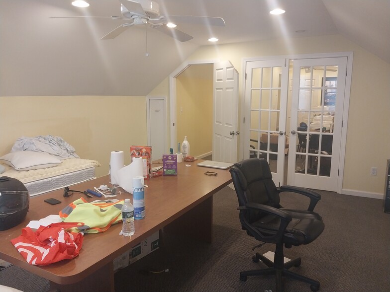 More Photos Of 688 Derby Ave, Seymour Warehouse For Lease