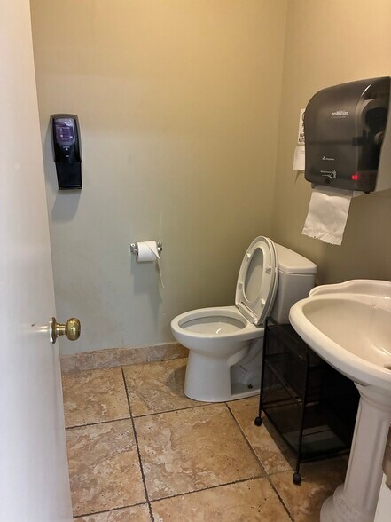 More Photos Of 1134 N Road St, Elizabeth City Medical For Lease