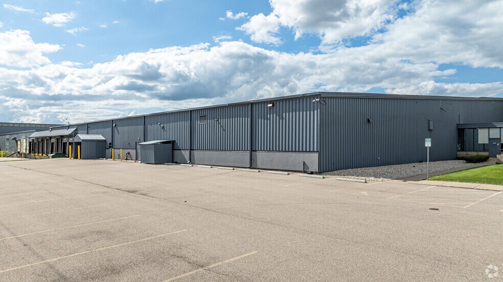 More Photos Of 2101 Kennedy Rd, Janesville Light Manufacturing For Lease