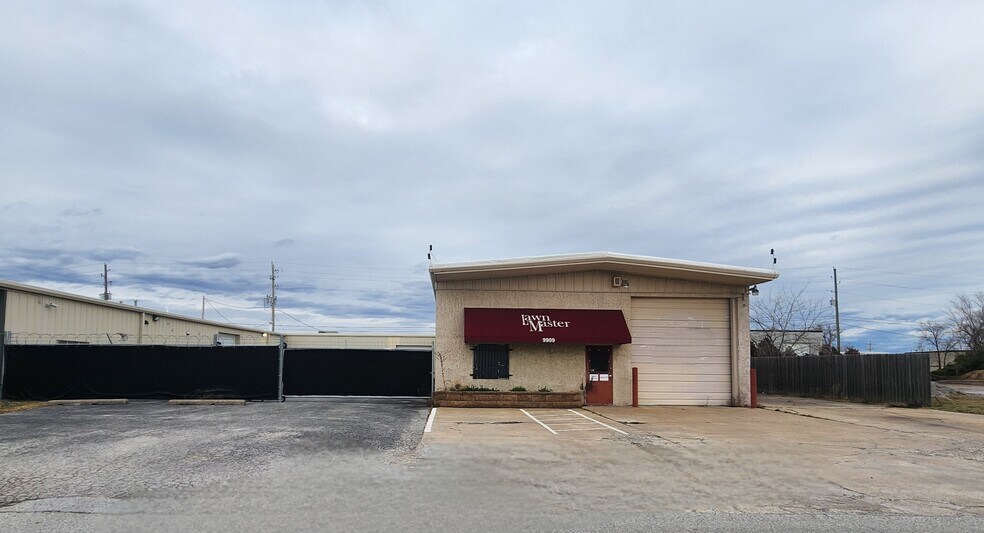 More Photos Of 9909 E 46th Pl, Tulsa Warehouse For Sale