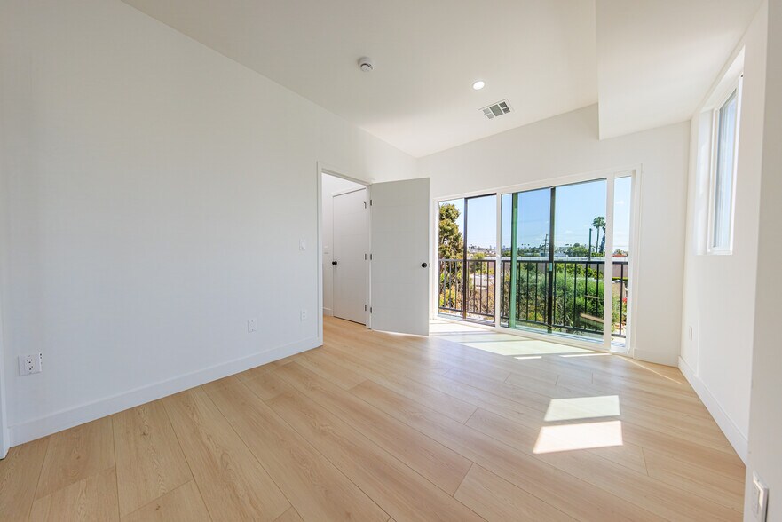 More Photos Of 2847 S Victoria Ave, Los Angeles Multifamily For Sale