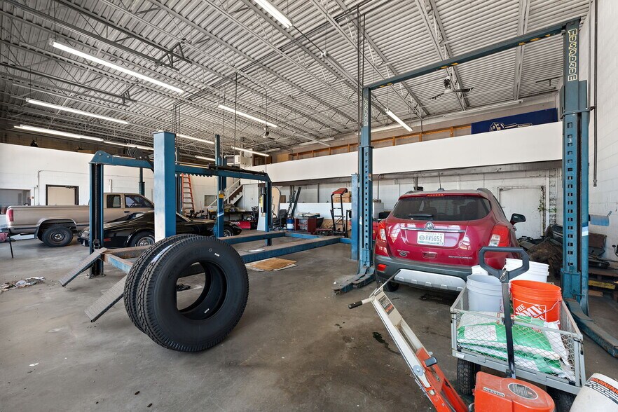 More Photos Of 5843 Us-6, Portage Auto Repair For Sale
