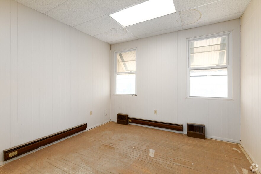 More Photos Of 3 Cass St, Keyport Warehouse For Lease