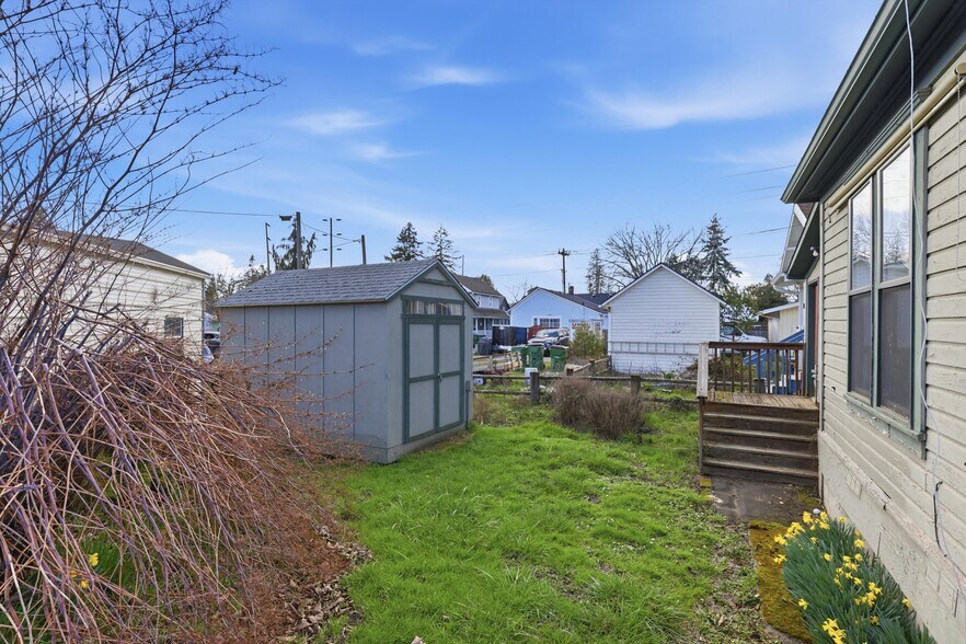 More Photos Of 114 E 2nd St, Newberg Office For Sale