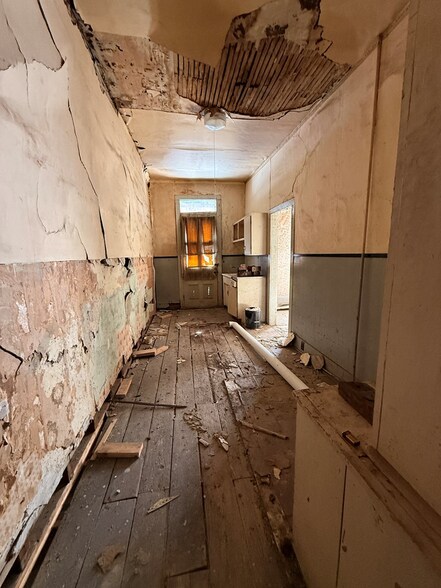 More Photos Of 130 W Main St, Westfield Flex For Sale