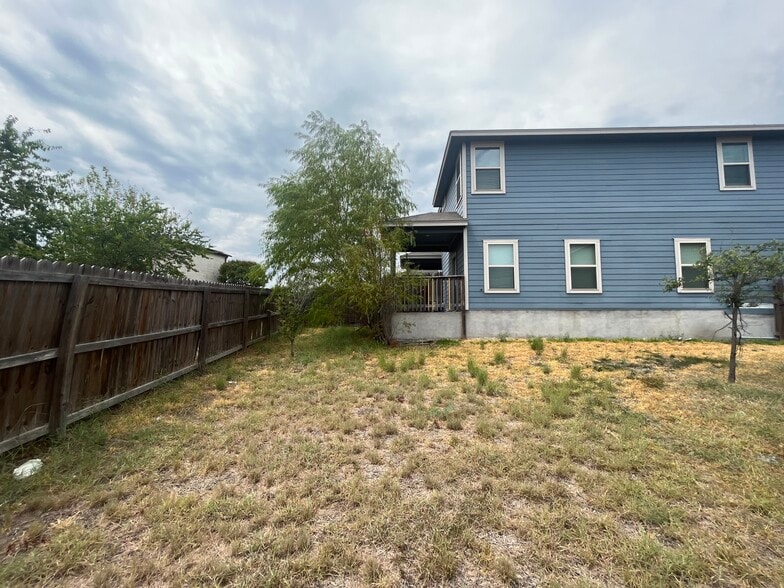 More Photos Of 7014 Donovan Way, San Antonio Apartments For Sale