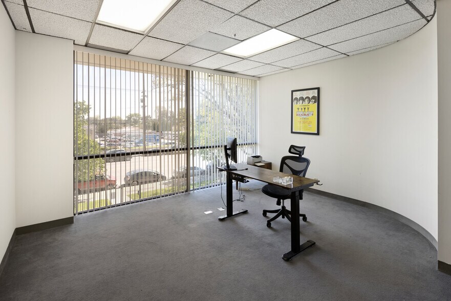 More Photos Of 20500 Nordhoff St, Chatsworth Research And Development For Sale