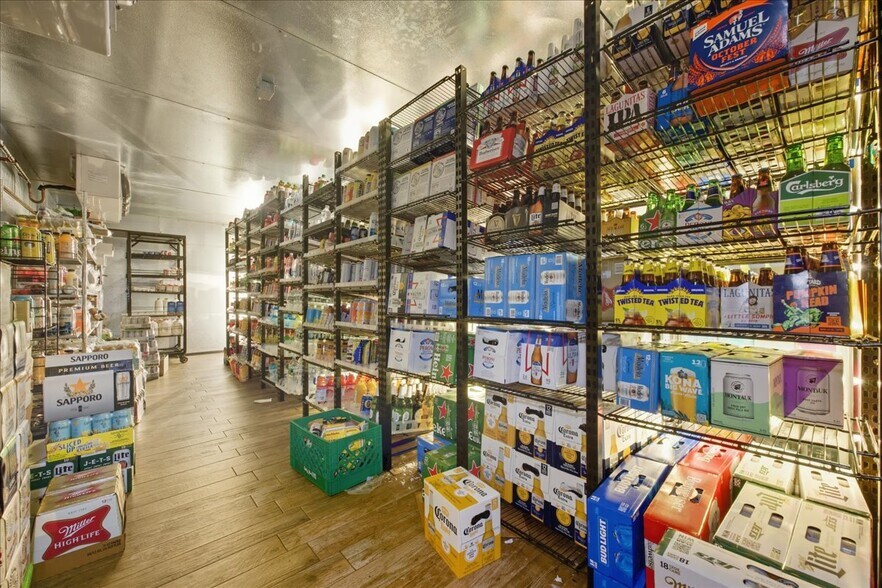 More Photos Of 12 Lido Blvd, Point Lookout Service Station For Sale