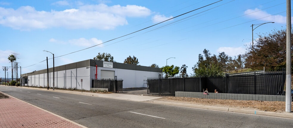 More Photos Of 19603 Figueroa St, Carson Warehouse For Lease