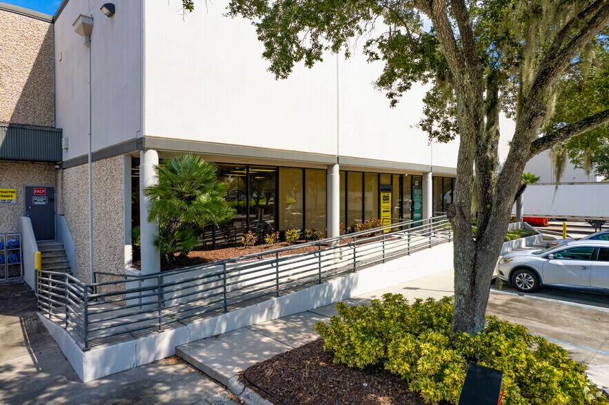 More Photos Of 8314-8326 E Adamo Dr, Tampa Warehouse For Lease