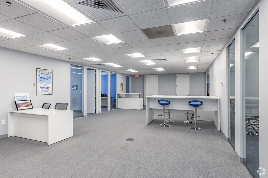 More Photos Of 387-409 E Gude Dr, Rockville Showroom For Lease