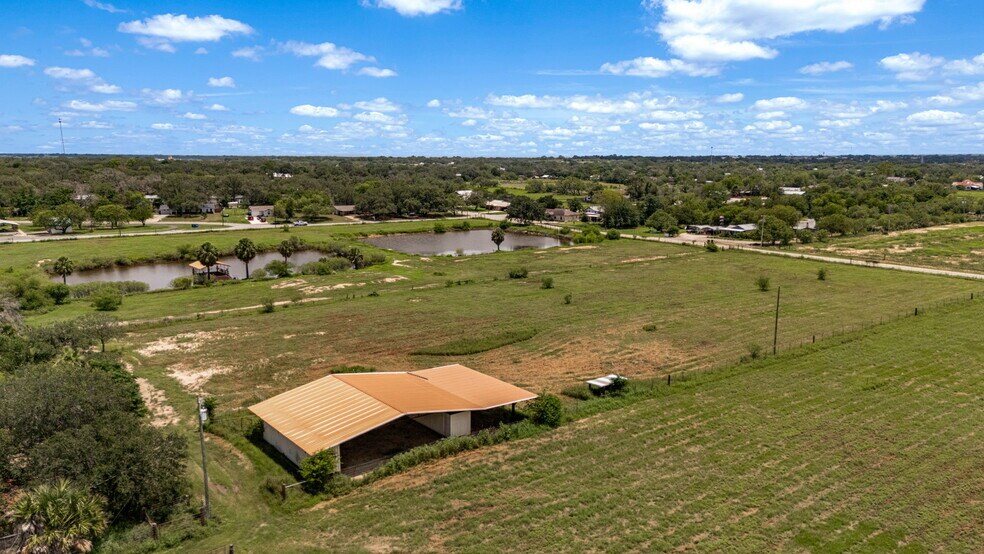 More Photos Of 1551 N Windy Knoll Dr, Devine Land For Sale