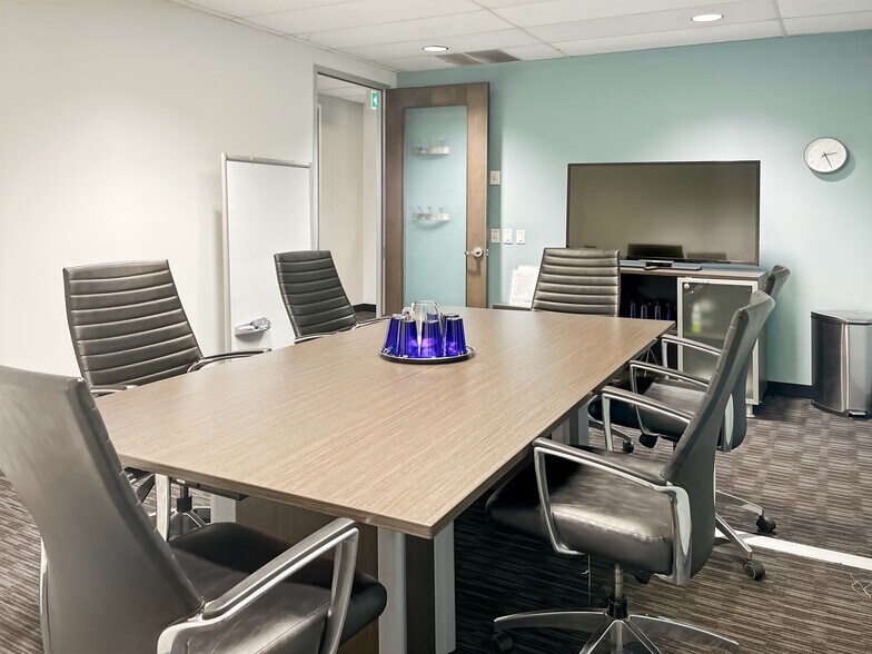 More Photos Of 2010 Winston Park Dr, Oakville Coworking Space