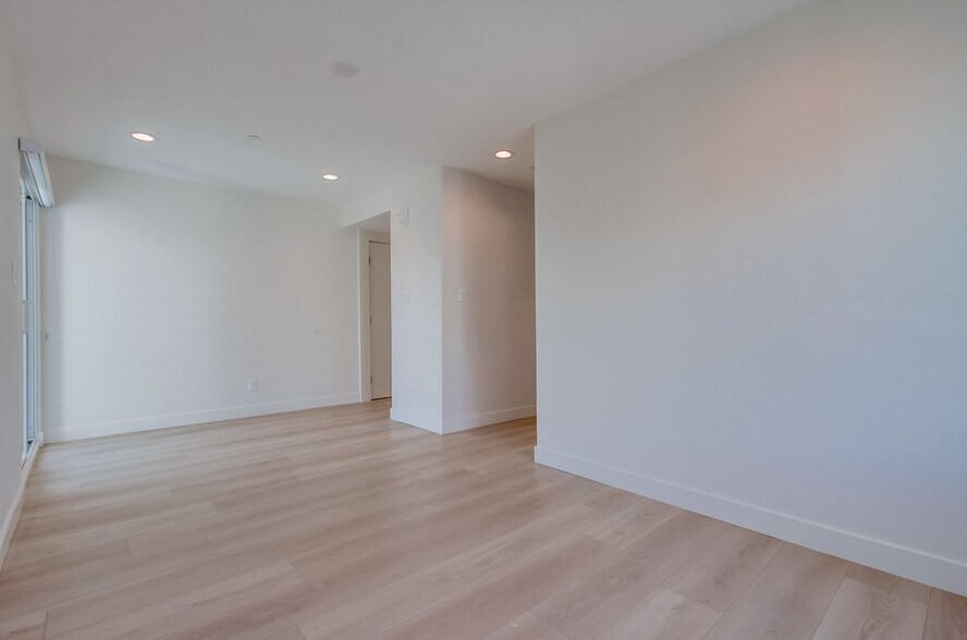 More Photos Of 3449 Ocean Front Walk, San Diego Apartments For Sale