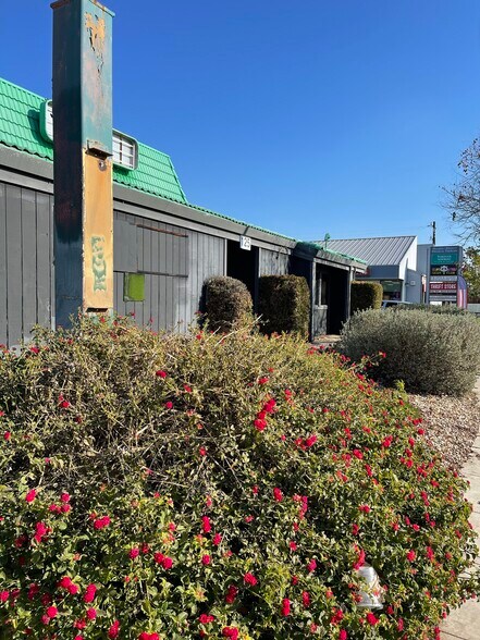 More Photos Of 125 Shaw Ave, Clovis Freestanding For Sale