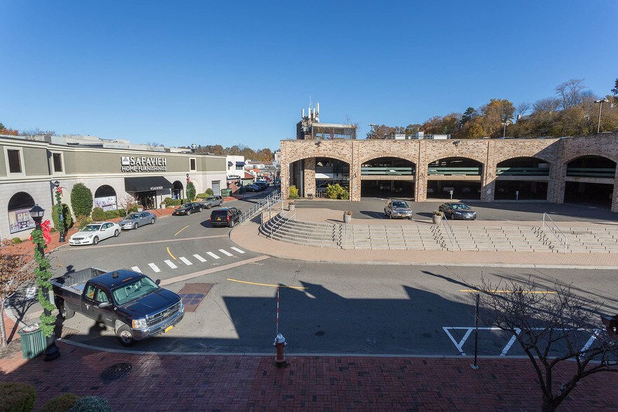 More Photos Of 17-21 Glen St, Glen Cove Storefront Retail Office For Lease