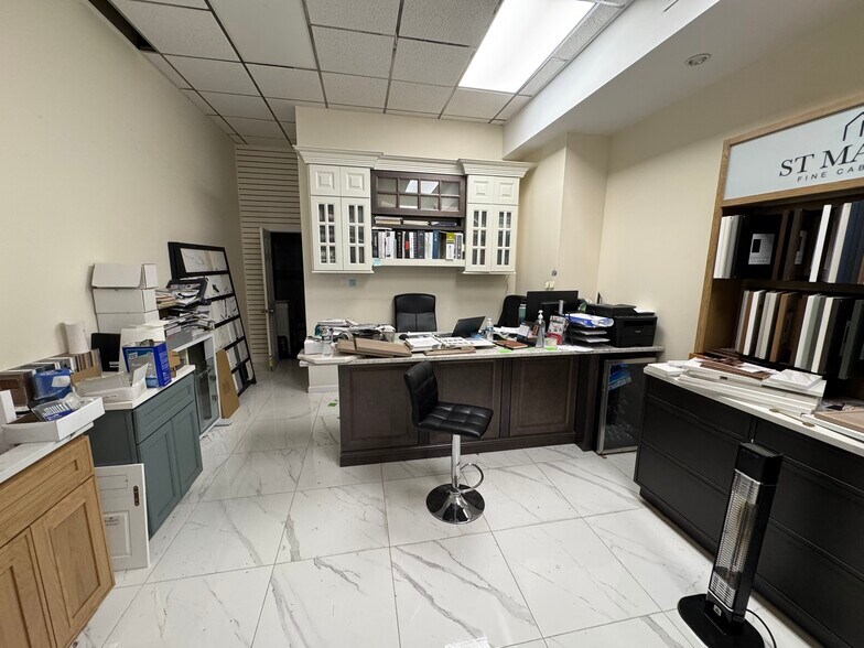 More Photos Of 3259-3275 Hempstead Tpke, Levittown Unknown For Lease